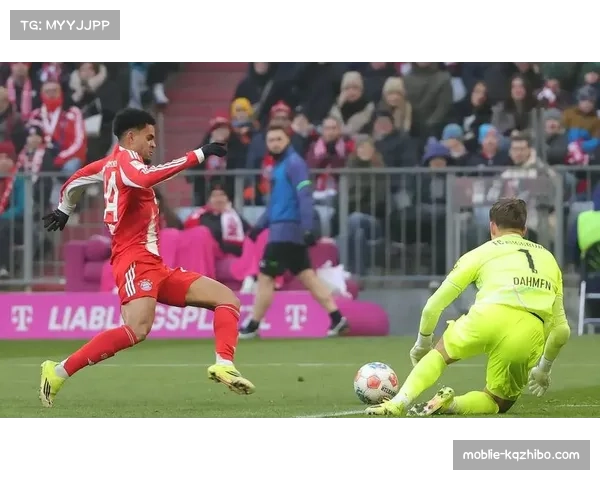 门将失误合集：本轮德甲出现三次门将直接开球送礼